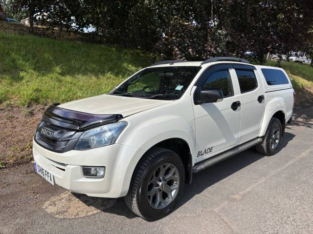 Isuzu D-max 2.5TD Blade Double Cab 4x4 Auto Pick Up Diesel WHITE