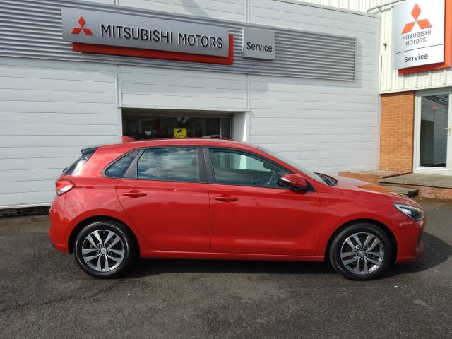 Hyundai i30 1.6 CRDi SE Nav 5dr Hatchback Diesel RED