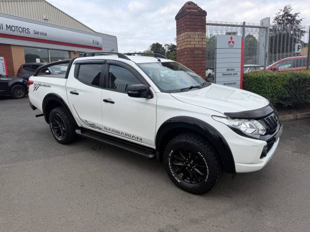 Mitsubishi L200 2.4 Double Cab DI-D 181 Barbarian Black 4WD Pick Up Diesel WHITE