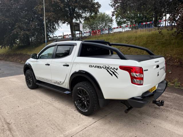 2020 Mitsubishi L200 2.4 Double Cab DI-D 181 Barbarian Black 4WD