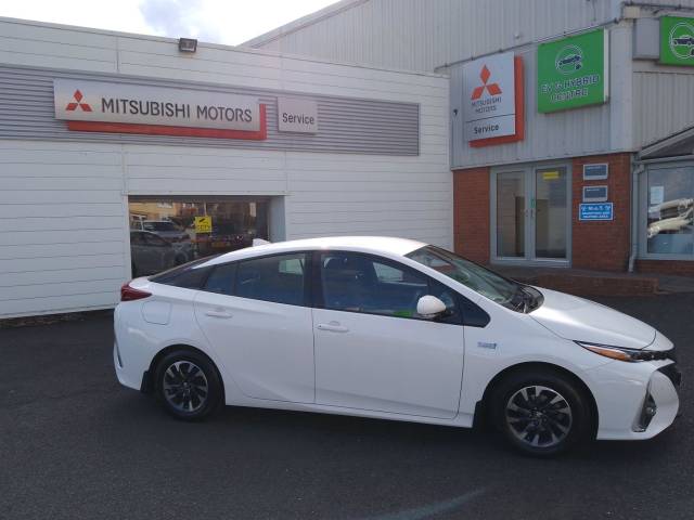 Toyota Prius 1.8 VVTi Plug-in Business Edition Plus 5dr CVT Hatchback Petrol / Electric Hybrid WHITE
