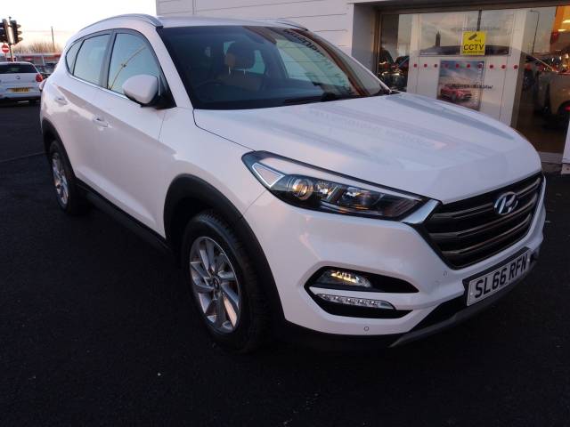 Hyundai TUCSON 1.7 CRDi Blue Drive Premium 5dr 2WD Estate Diesel WHITE