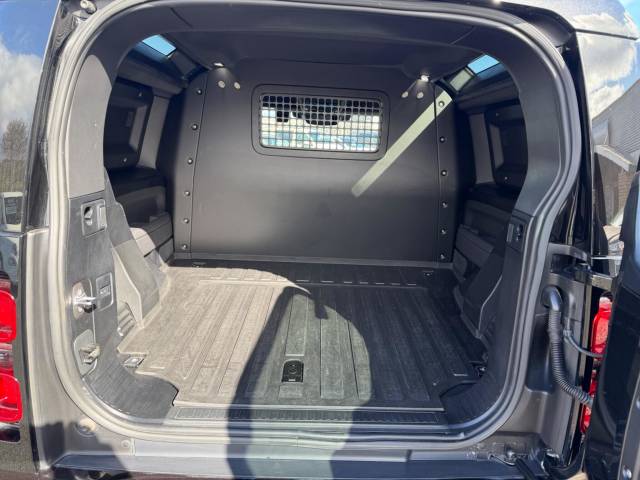 2023 Land Rover Defender 90 3.0 D250 Hard Top SE Auto