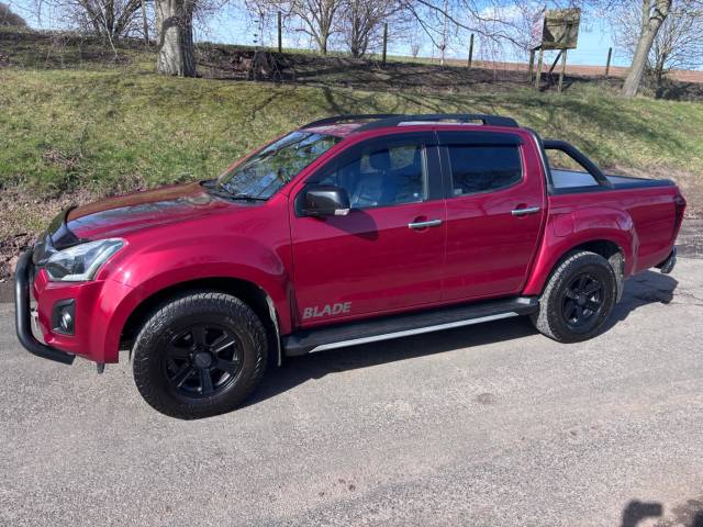 Isuzu D-max 1.9 Blade Double Cab 4x4 Pick Up Diesel RED
