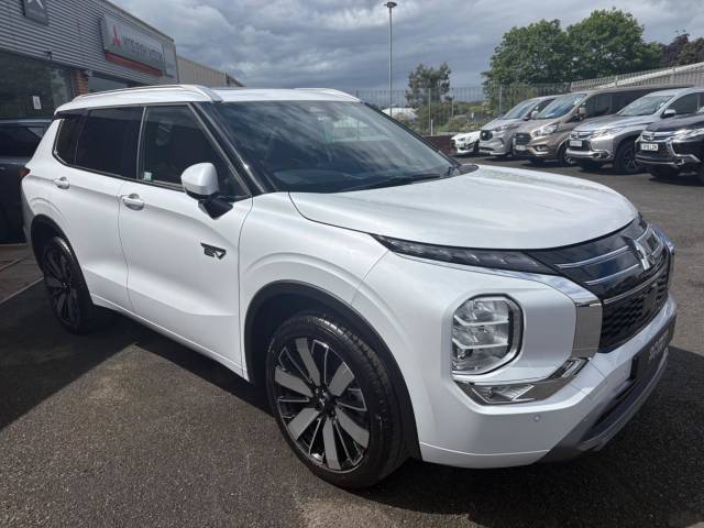 Mitsubishi Outlander 2.4 22.7kWh Diamond CVT 4WD Euro 6 (s/s) 5dr SUV Hybrid WHITE DIAMOND